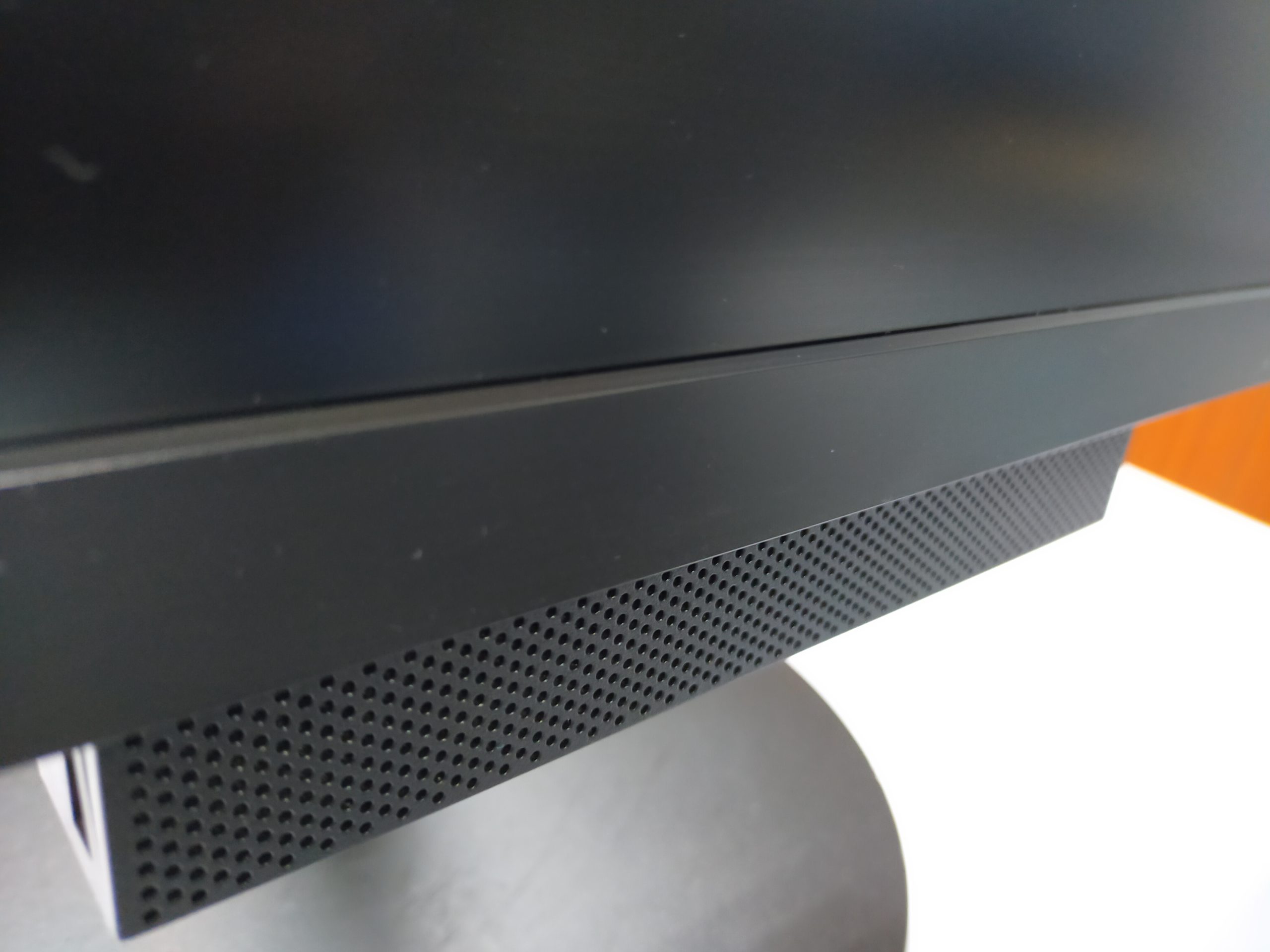 LENOVO TIO24GEN3 24 Inch Monitor (USED) - Image 2